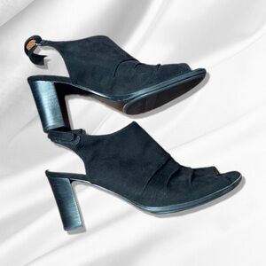 Naturalizers Black Heeled Sandals size 9